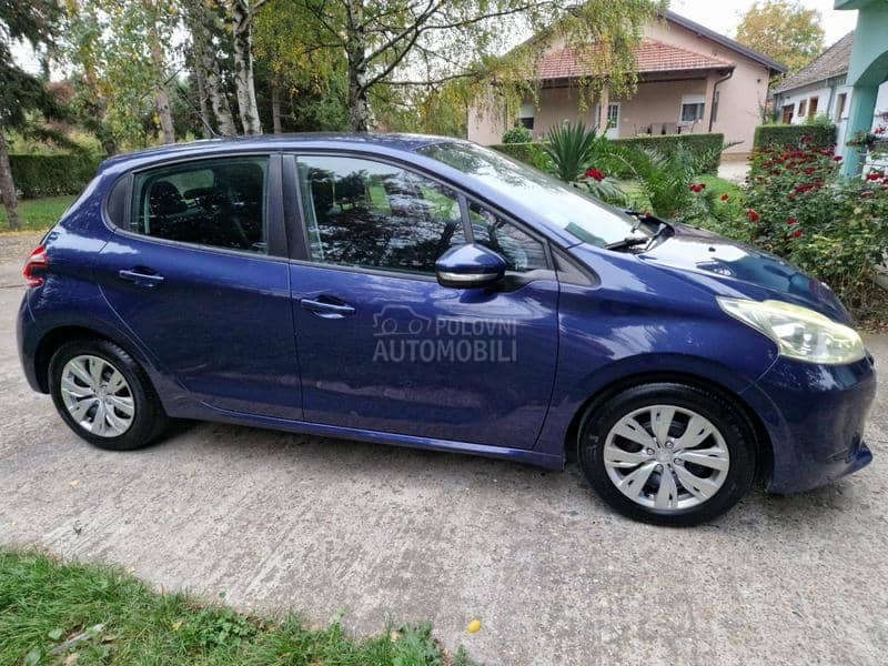 Peugeot 208 1.4 hdi nav.led Peugeot 208 1.4 hdi nav.led
