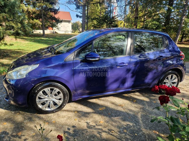 Peugeot 208 1.4 hdi nav.led Peugeot 208 1.4 hdi nav.led