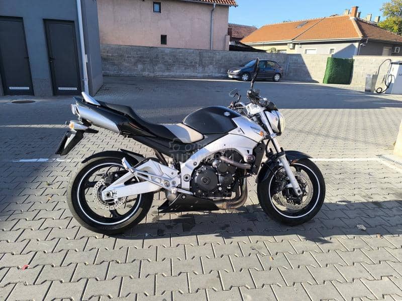 Suzuki GSR