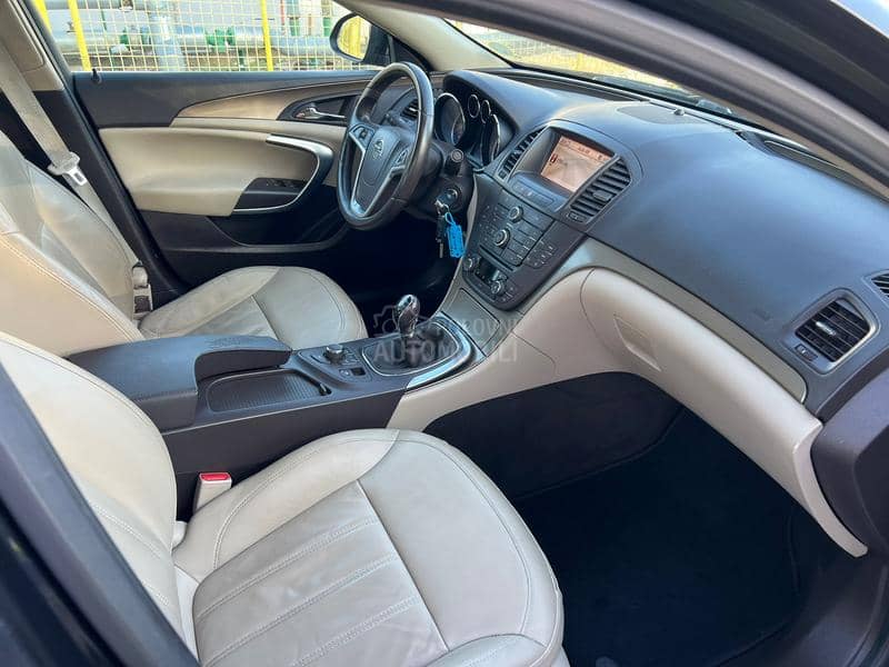 Opel Insignia COSMO /KOZA / N.AV.I Opel Insignia COSMO /KOZA / N.AV.I