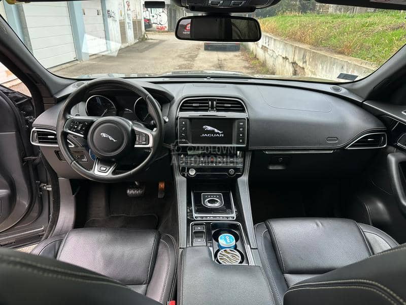 Jaguar F pace R Sport AWD 4x4