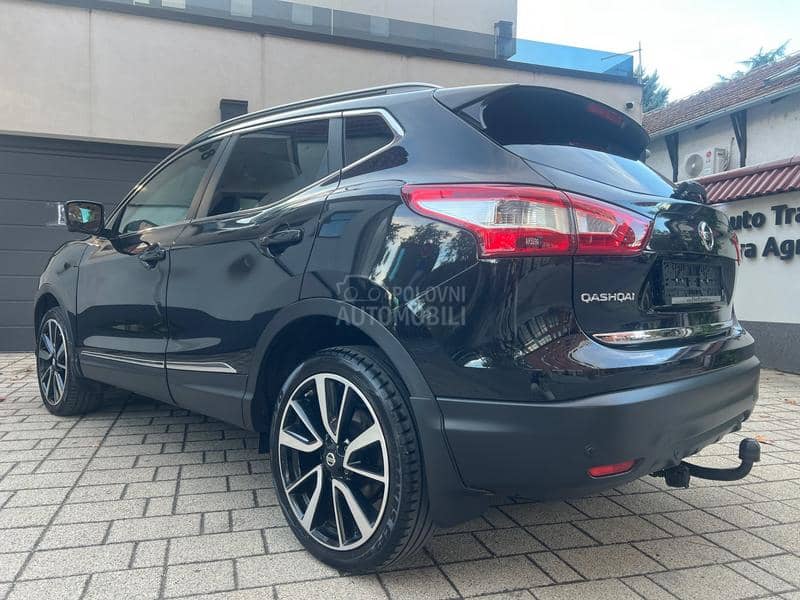 Nissan Qashqai 1.6 4x4 TEKNA PANO Nissan Qashqai 1.6 4x4 TEKNA PANO
