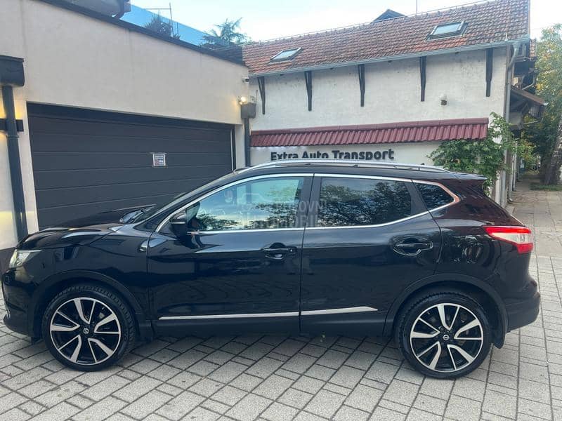 Nissan Qashqai 1.6 4x4 TEKNA PANO Nissan Qashqai 1.6 4x4 TEKNA PANO