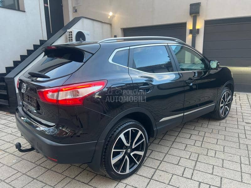 Nissan Qashqai 1.6 4x4 TEKNA PANO Nissan Qashqai 1.6 4x4 TEKNA PANO