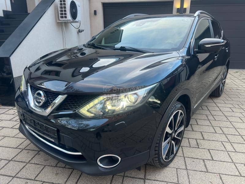 Nissan Qashqai 1.6 4x4 TEKNA PANO Nissan Qashqai 1.6 4x4 TEKNA PANO