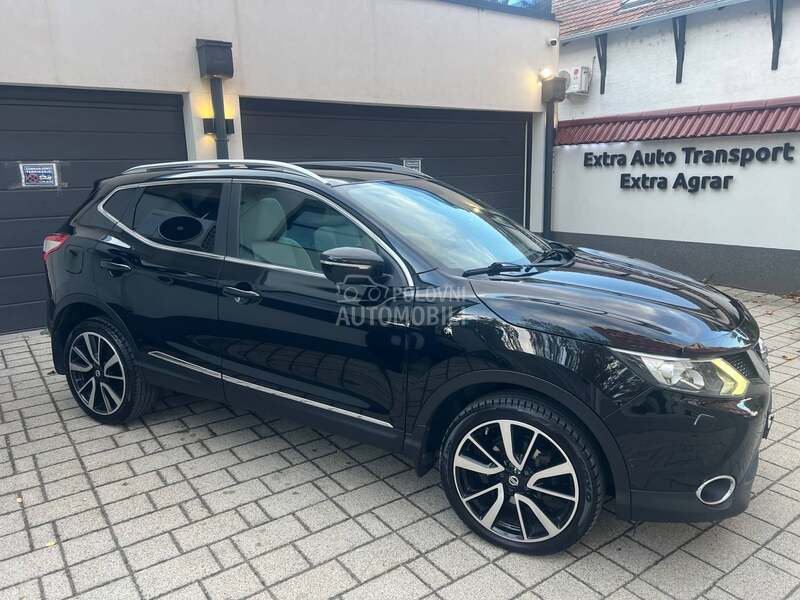 Nissan Qashqai 1.6 4x4 TEKNA PANO Nissan Qashqai 1.6 4x4 TEKNA PANO