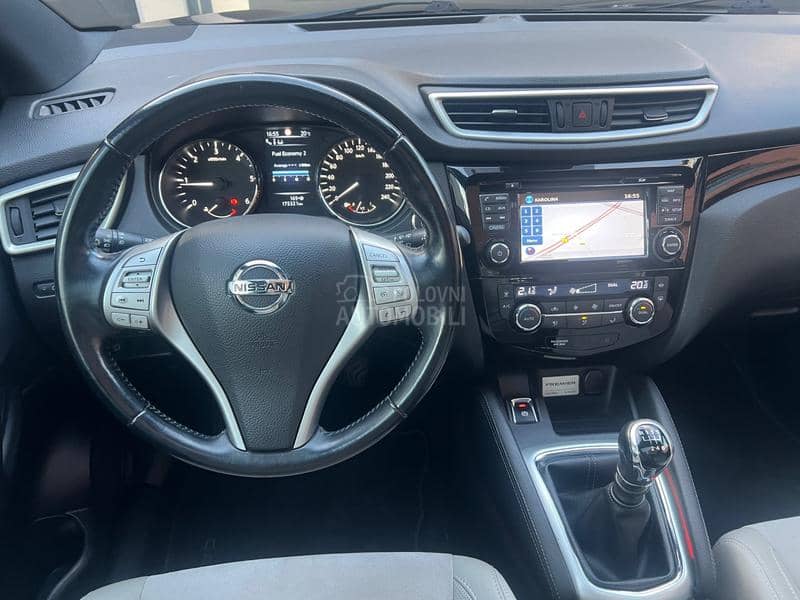 Nissan Qashqai 1.6 4x4 TEKNA PANO Nissan Qashqai 1.6 4x4 TEKNA PANO