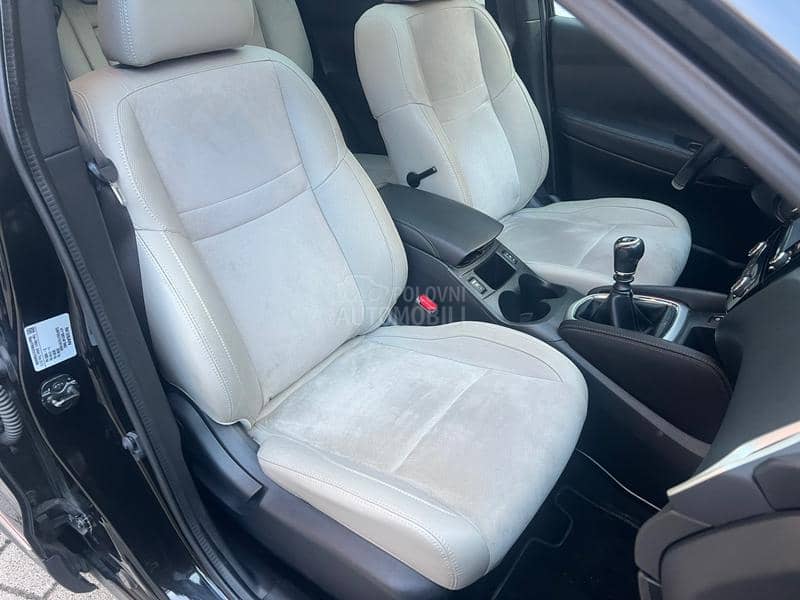 Nissan Qashqai 1.6 4x4 TEKNA PANO Nissan Qashqai 1.6 4x4 TEKNA PANO