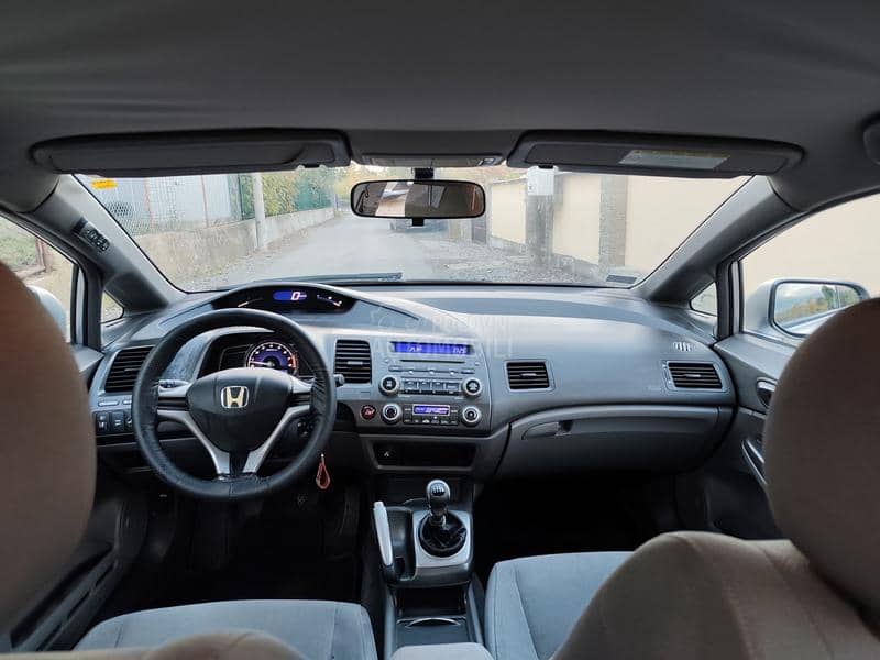 Honda Civic 1.8 v-tec