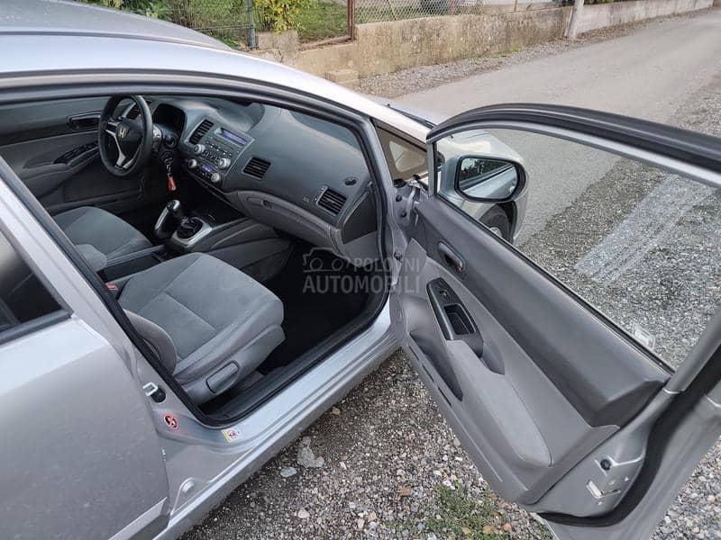 Honda Civic 1.8 v-tec