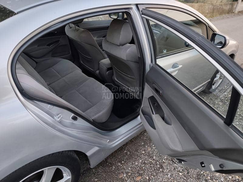 Honda Civic 1.8 v-tec