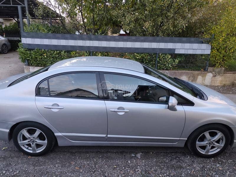 Honda Civic 1.8 v-tec