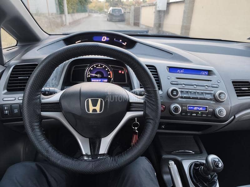 Honda Civic 1.8 v-tec