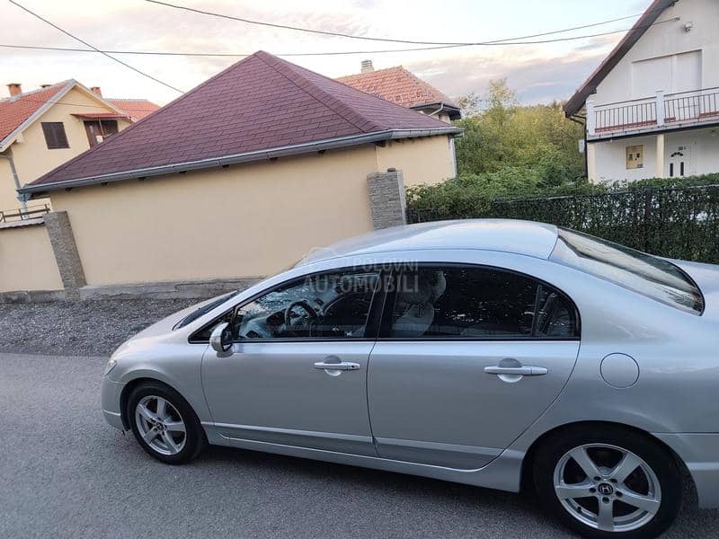 Honda Civic 1.8 v-tec