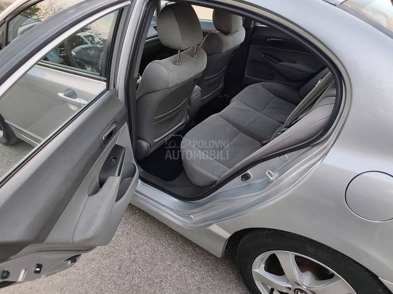 Honda Civic 1.8 v-tec