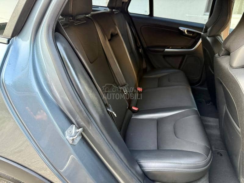 Volvo V60 Cross Country 2.0 D