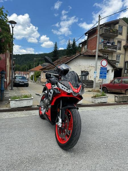 Aprilia tuono 660