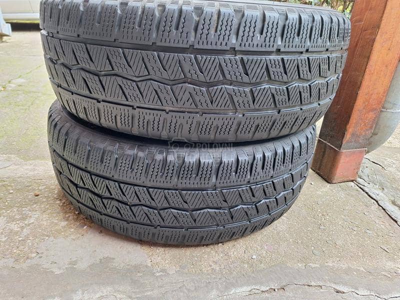 Hankook 215/60 R17 Zimska