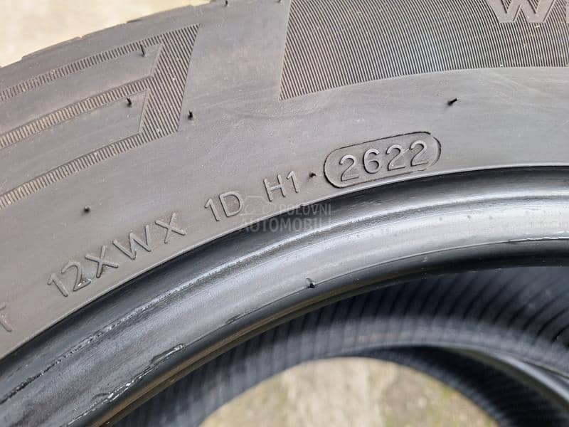 Hankook 215/60 R17 Zimska
