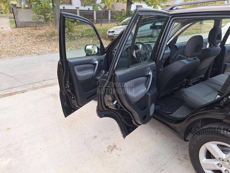 Toyota RAV 4 2.0 D4D N.o.v Toyota RAV 4 2.0 D4D N.o.v