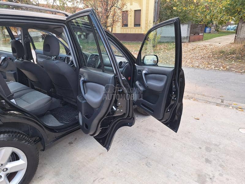 Toyota RAV 4 2.0 D4D N.o.v Toyota RAV 4 2.0 D4D N.o.v