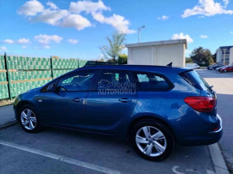 Opel Astra J  Opel Astra J