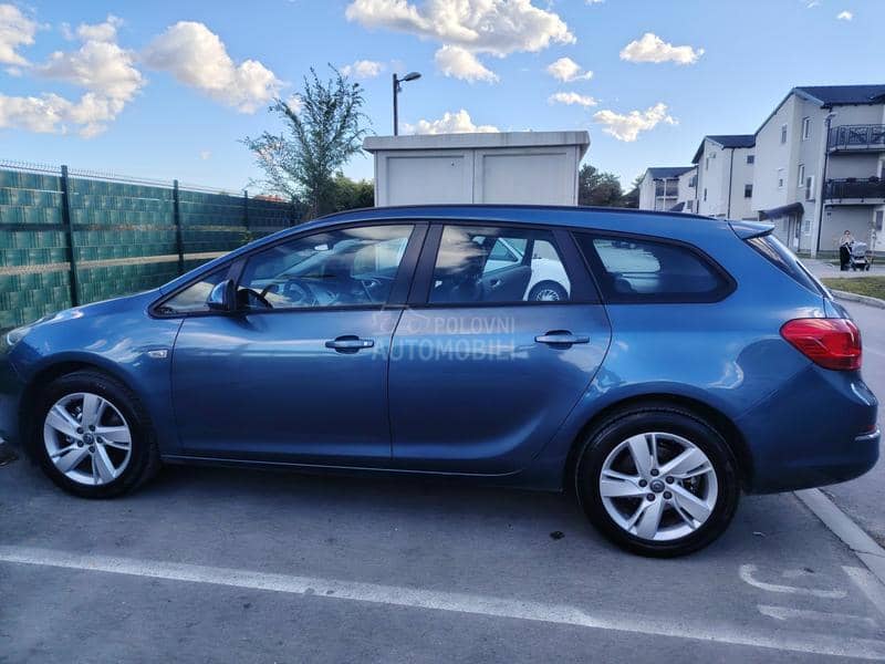Opel Astra J  Opel Astra J