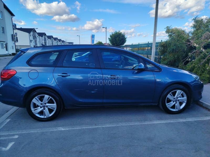 Opel Astra J  Opel Astra J