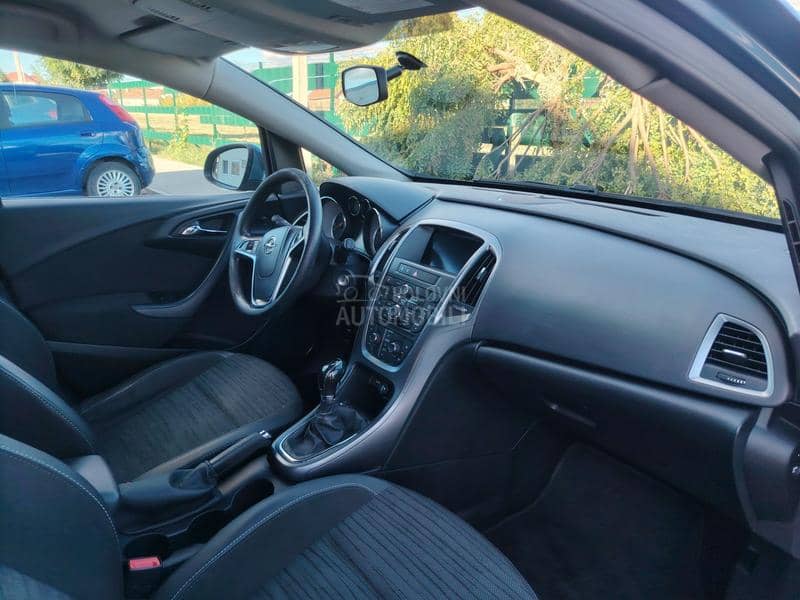 Opel Astra J  Opel Astra J