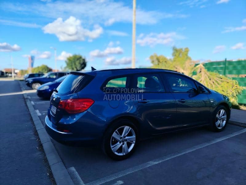 Opel Astra J  Opel Astra J