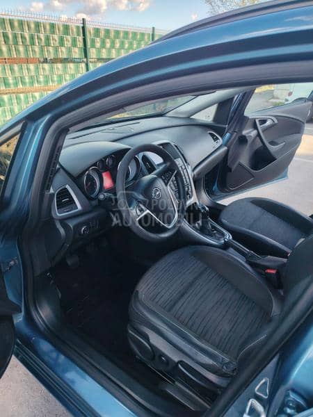 Opel Astra J  Opel Astra J