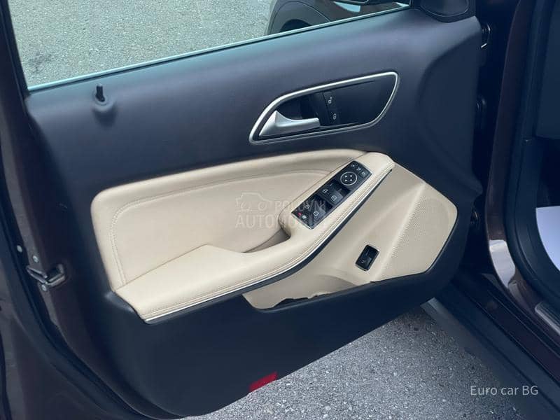 Mercedes Benz GLA 180 P A N O. L E D Mercedes Benz GLA 180 P A N O. L E D