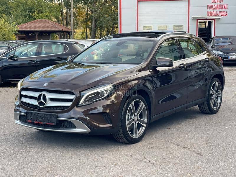 Mercedes Benz GLA 180 P A N O. L E D Mercedes Benz GLA 180 P A N O. L E D