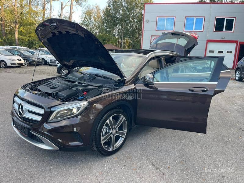 Mercedes Benz GLA 180 P A N O. L E D Mercedes Benz GLA 180 P A N O. L E D