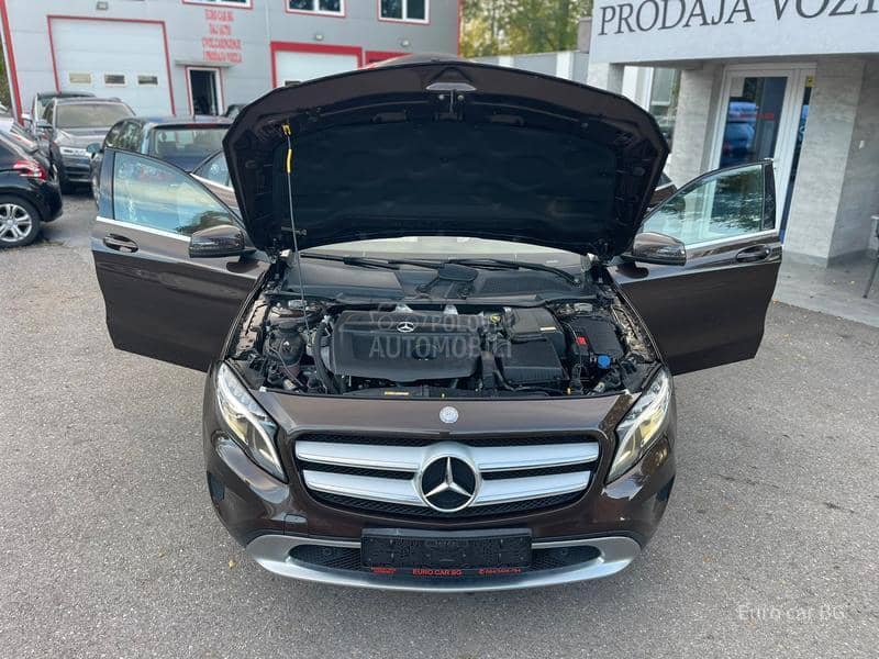 Mercedes Benz GLA 180 P A N O. L E D Mercedes Benz GLA 180 P A N O. L E D
