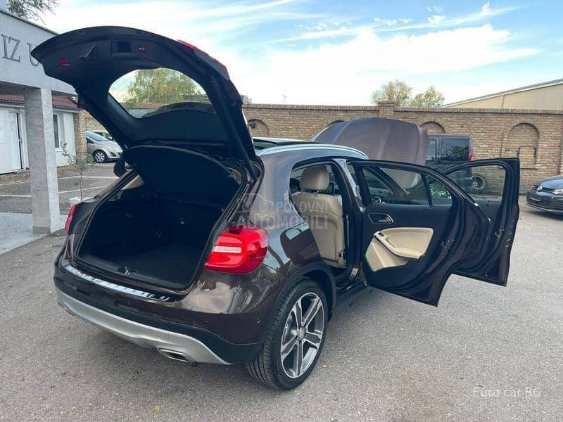 Mercedes Benz GLA 180 P A N O. L E D Mercedes Benz GLA 180 P A N O. L E D