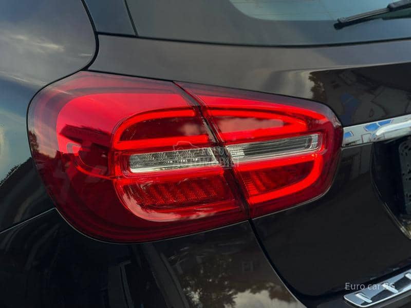 Mercedes Benz GLA 180 P A N O. L E D Mercedes Benz GLA 180 P A N O. L E D