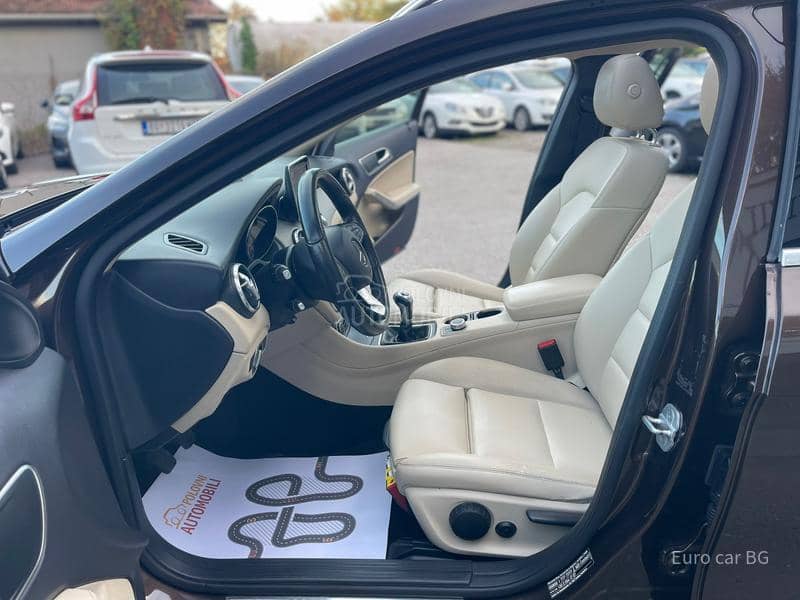 Mercedes Benz GLA 180 P A N O. L E D Mercedes Benz GLA 180 P A N O. L E D