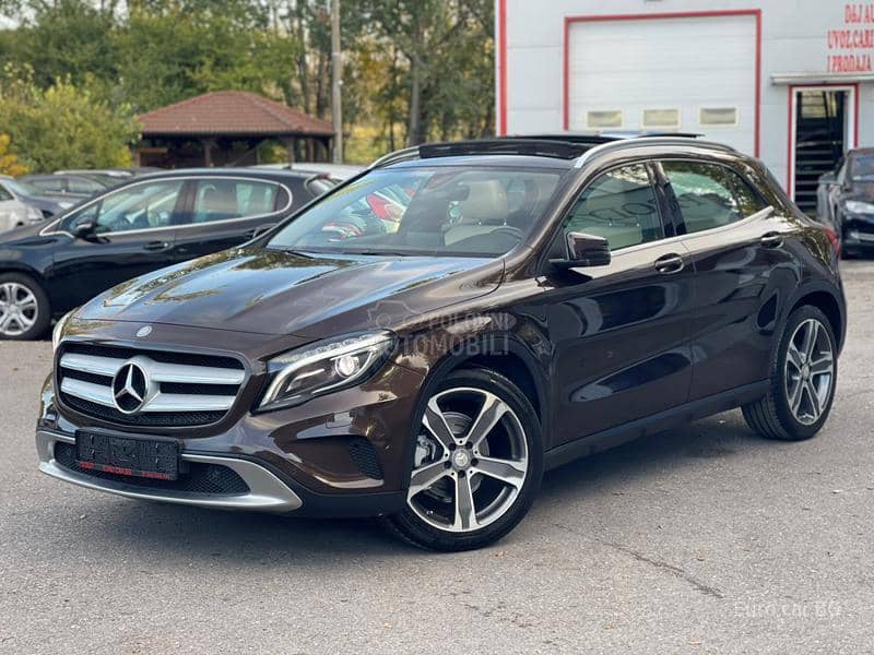 Mercedes Benz GLA 180 P A N O. L E D Mercedes Benz GLA 180 P A N O. L E D