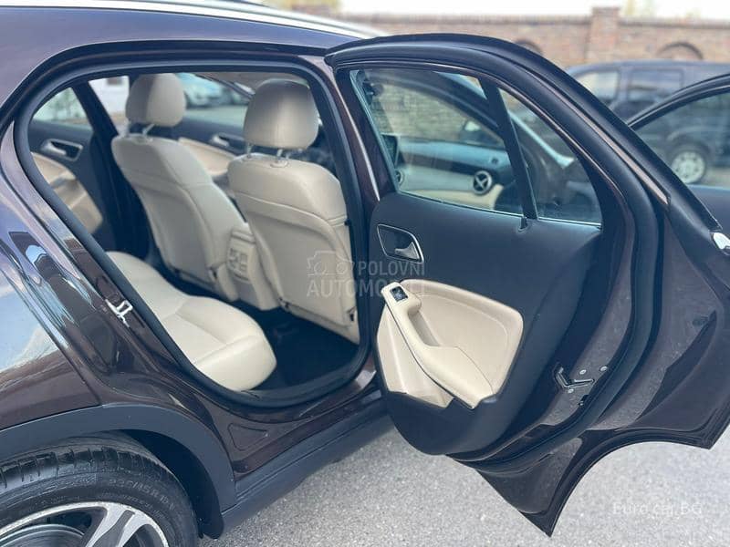 Mercedes Benz GLA 180 P A N O. L E D Mercedes Benz GLA 180 P A N O. L E D