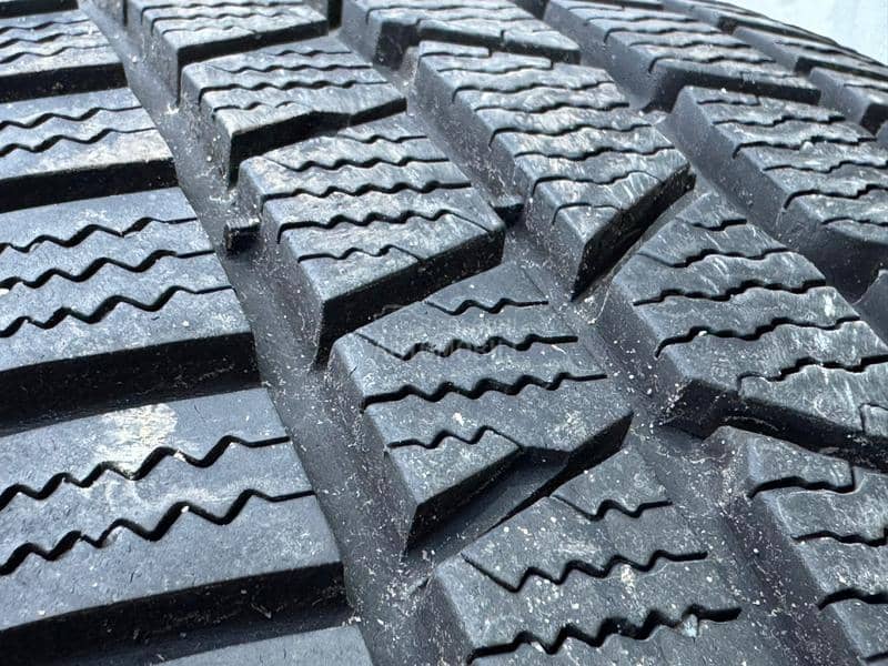 Continental 215/60 R16 Zimska