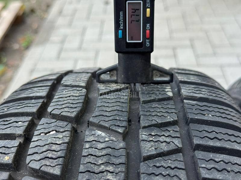 Continental 215/60 R16 Zimska