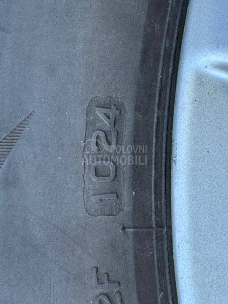 Bridgestone 215/60 R16 Zimska