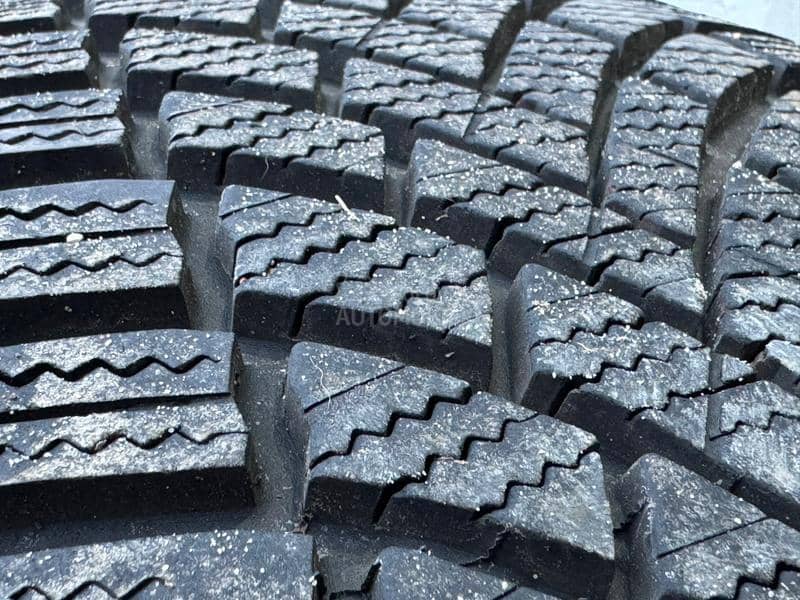 Bridgestone 215/60 R16 Zimska