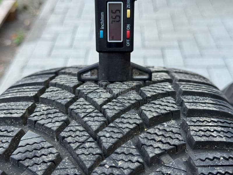 Bridgestone 215/60 R16 Zimska