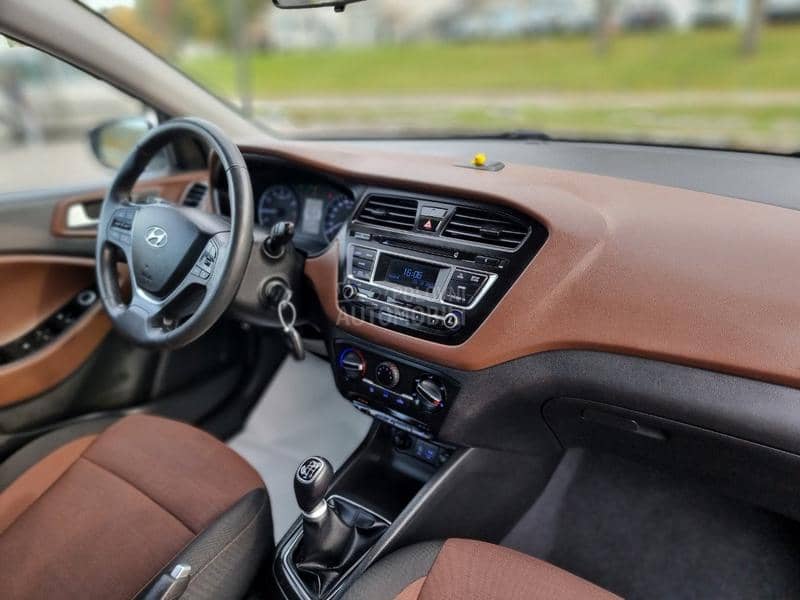 Hyundai i20 1.2b Amplia Led Ch