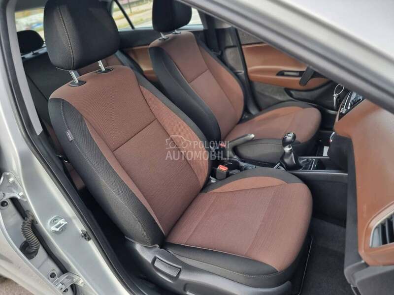 Hyundai i20 1.2b Amplia Led Ch