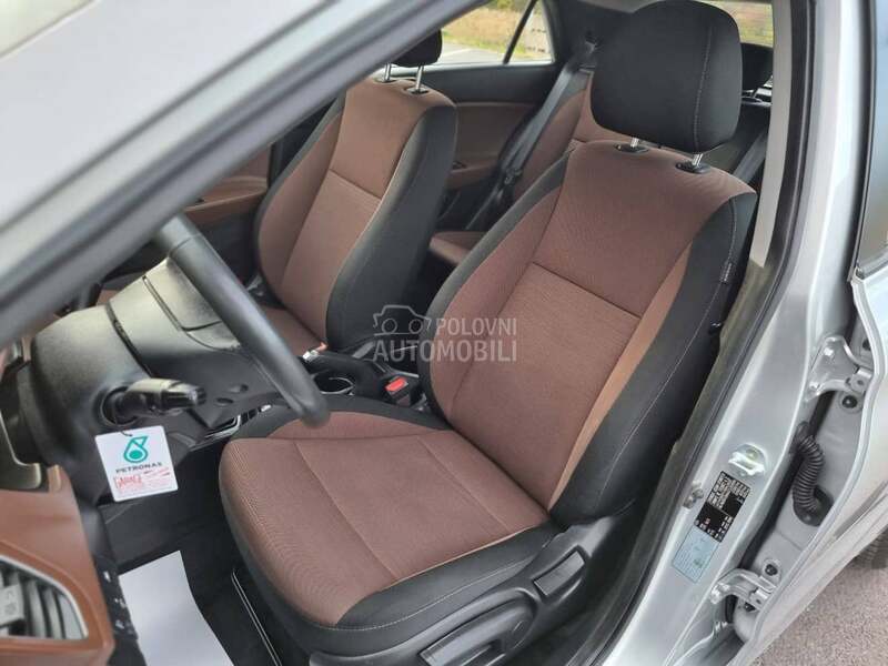 Hyundai i20 1.2b Amplia Led Ch