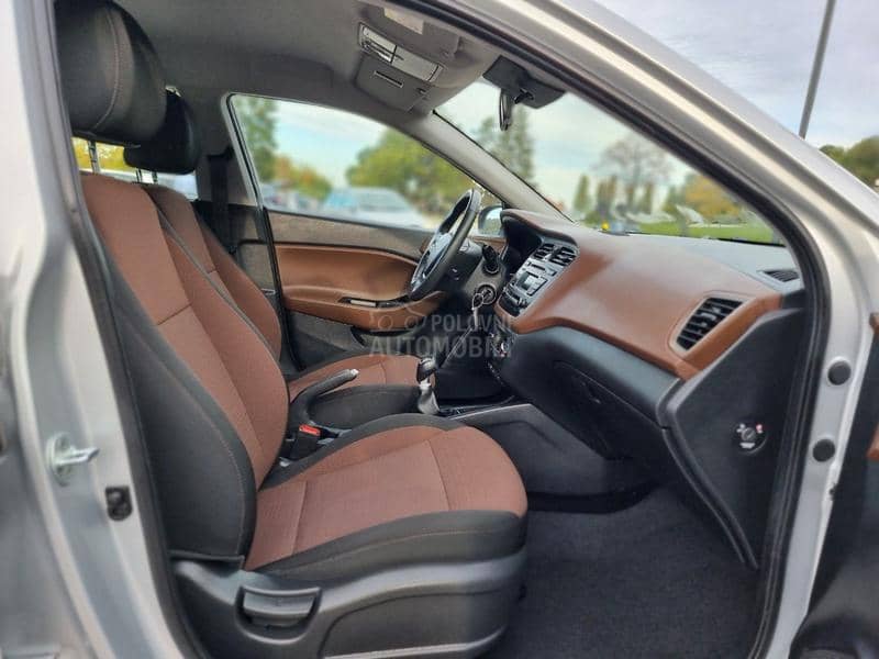 Hyundai i20 1.2b Amplia Led Ch