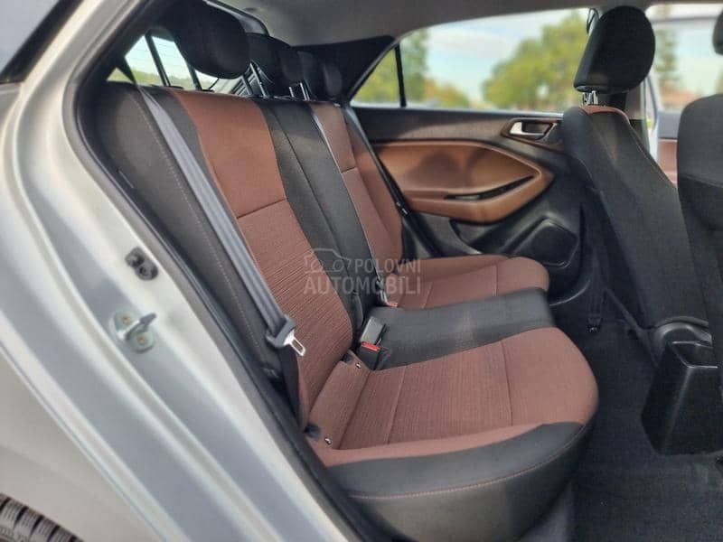 Hyundai i20 1.2b Amplia Led Ch